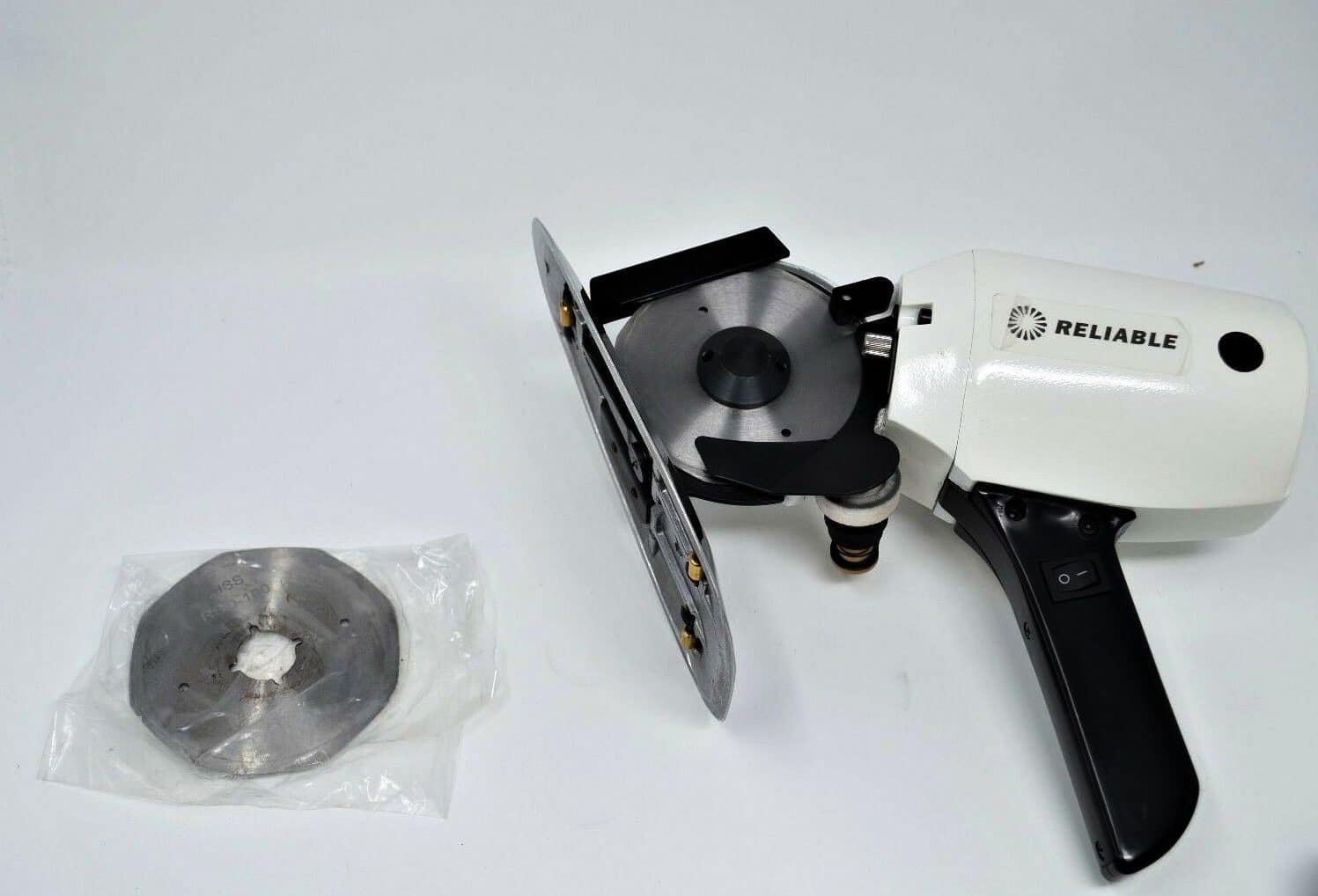 6 Best Rotary Cutters for Fabric Reviewed in Detail (Fall 2023)