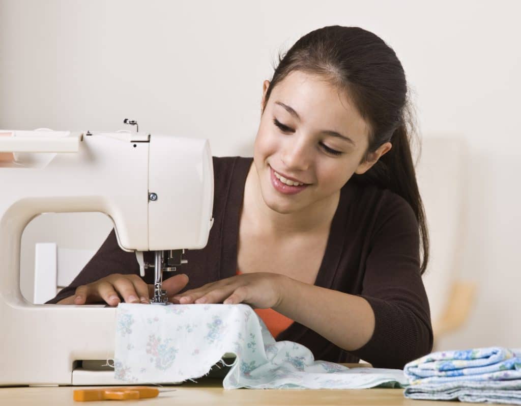 5 Best Sewing Machines Under 100 Dollars (Winter 2023)
