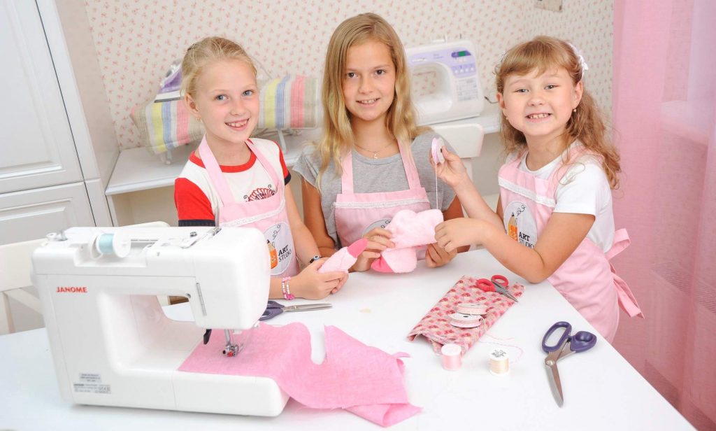 10 Best Sewing Machines for Kids - Teach Your Little Ones the Art of Sewing (Fall 2022)