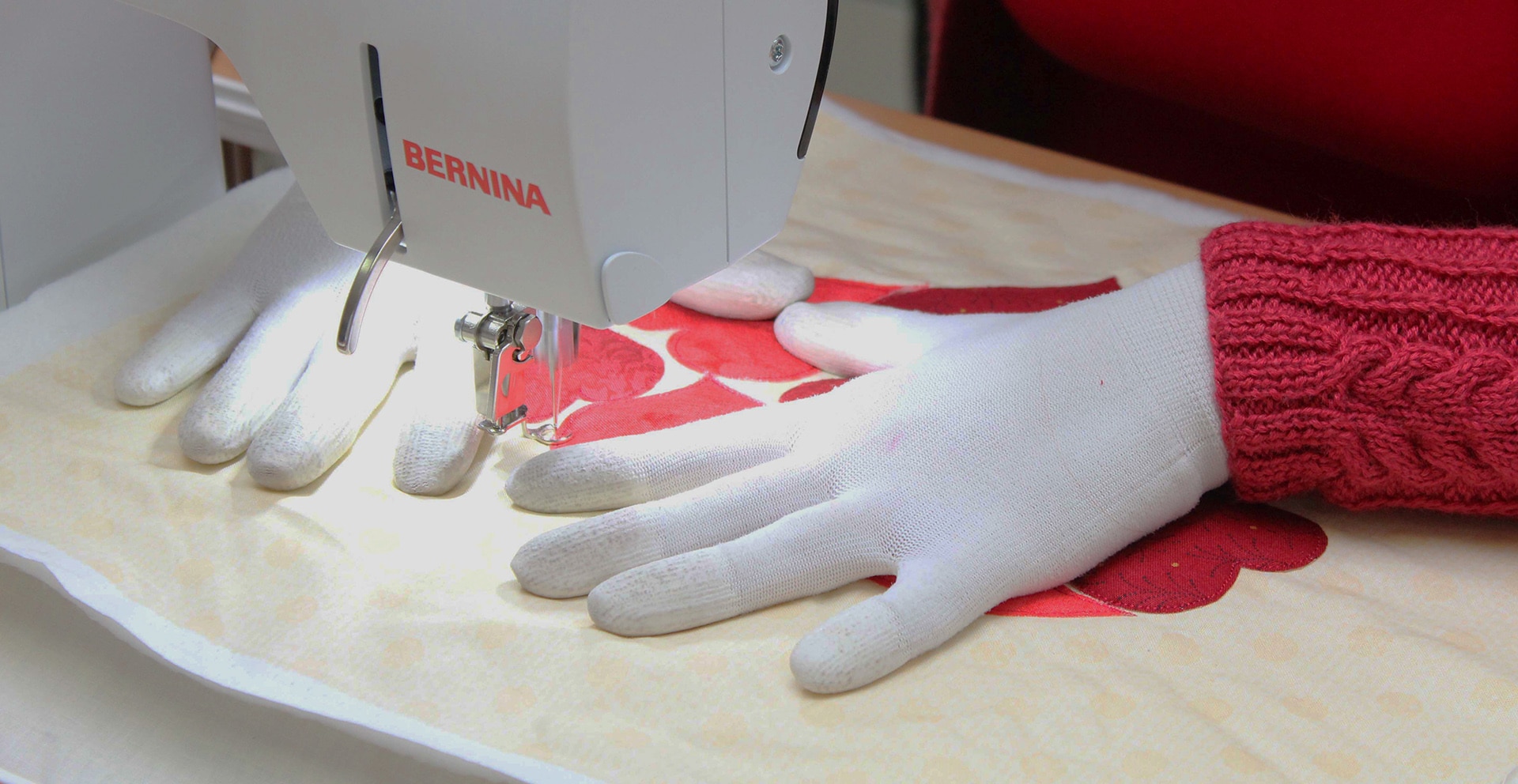  Janome Sew Comfortable Quilting Gloves by Marcia Baraldi :  Arts, Crafts & Sewing