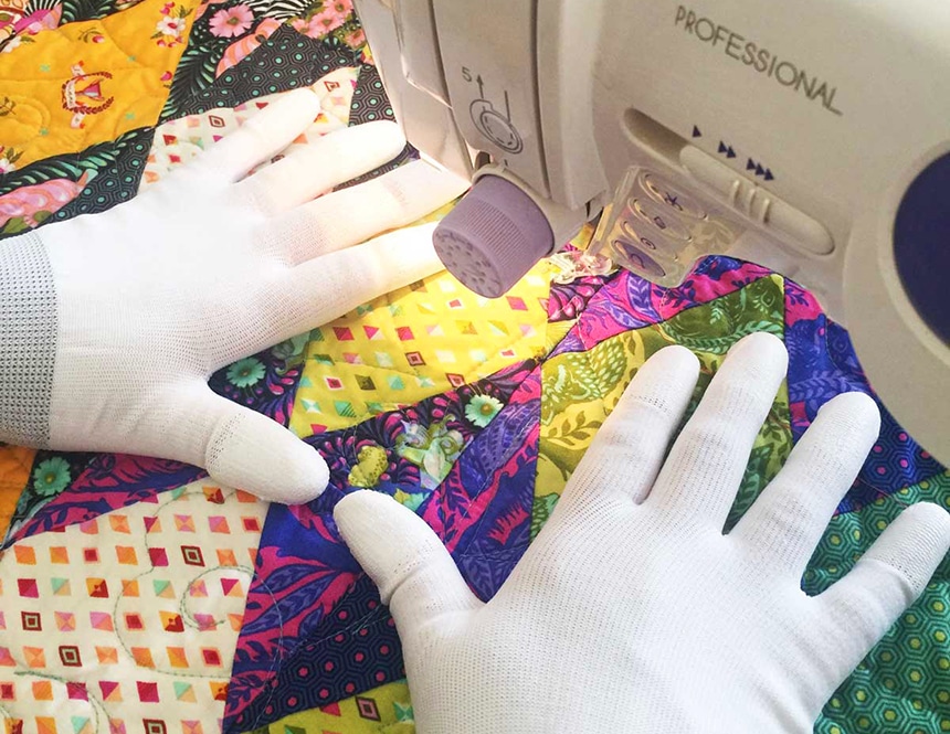 7 Best Quilting Gloves Choices – Extra Protection and Better Grip!
