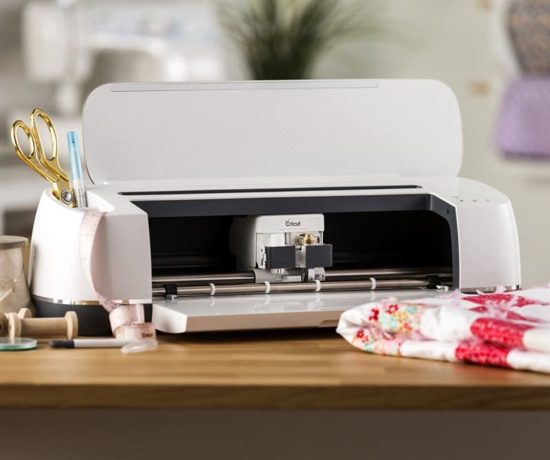 6 Best Fabric Cutting Machines for All Your Sewing and Quilting Needs (Spring 2023)