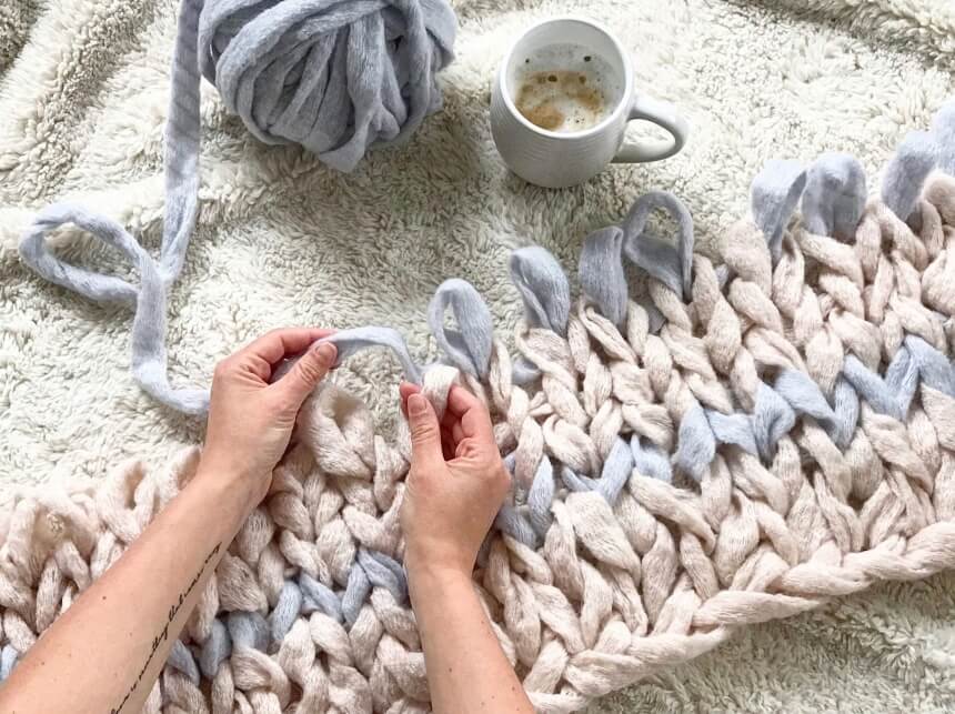 7 Best Yarns for Arm Knitting to Make Covers and Clothes (Winter 2023)