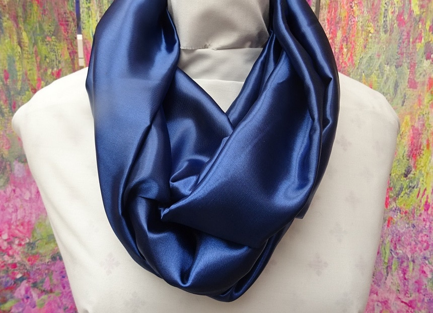 22 Different Types of Scarves Based on Style and Material