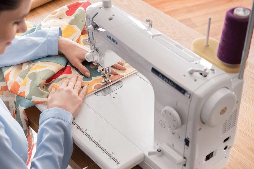 10 Best Walking Foot Sewing Machines for Plenty of Projects – From Quilting to Sewing Stretch Fabrics (Spring 2023)