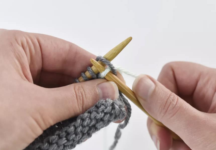 How to Change Colors in Knitting - With and Without Cutting the Thread