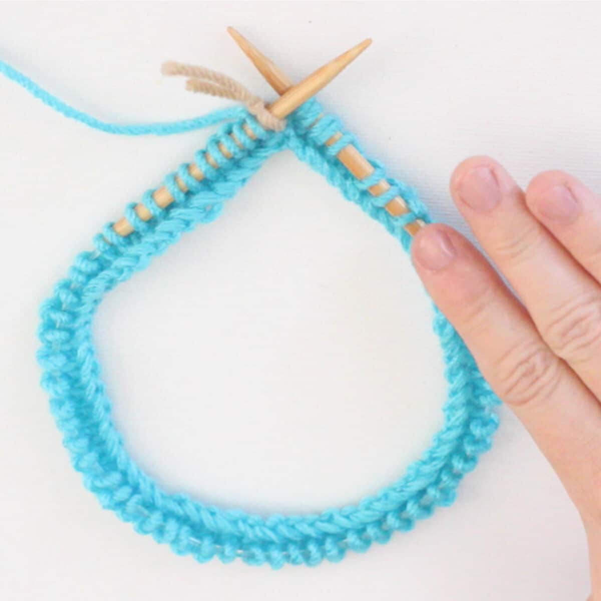 How to Use Circular Knitting Needles Flat and Round Knitting (with Video)