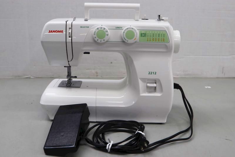 Janome 2212 Review: A Simple Sewing Machine for Newbies (Spring 2023)