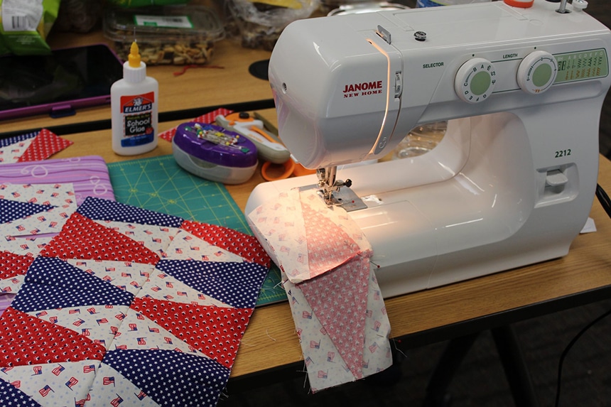 Janome 2212 Review: A Simple Sewing Machine for Newbies